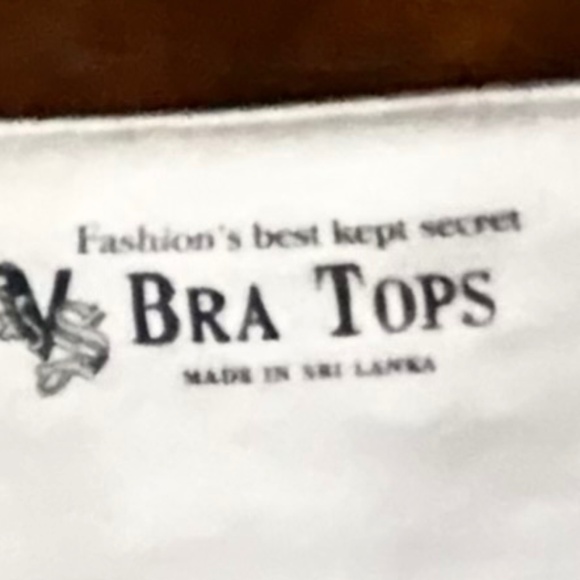 Bra Tops White Scoopneck Draped Capsleeve Top w Rhinestone Embellishments Sz M - Picture 5 of 10